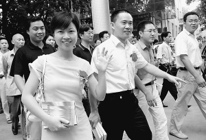 领导干部要扑下身子深入群众
