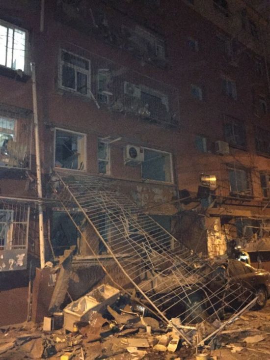 男孩在家做实验引爆炸 网友称楼在震